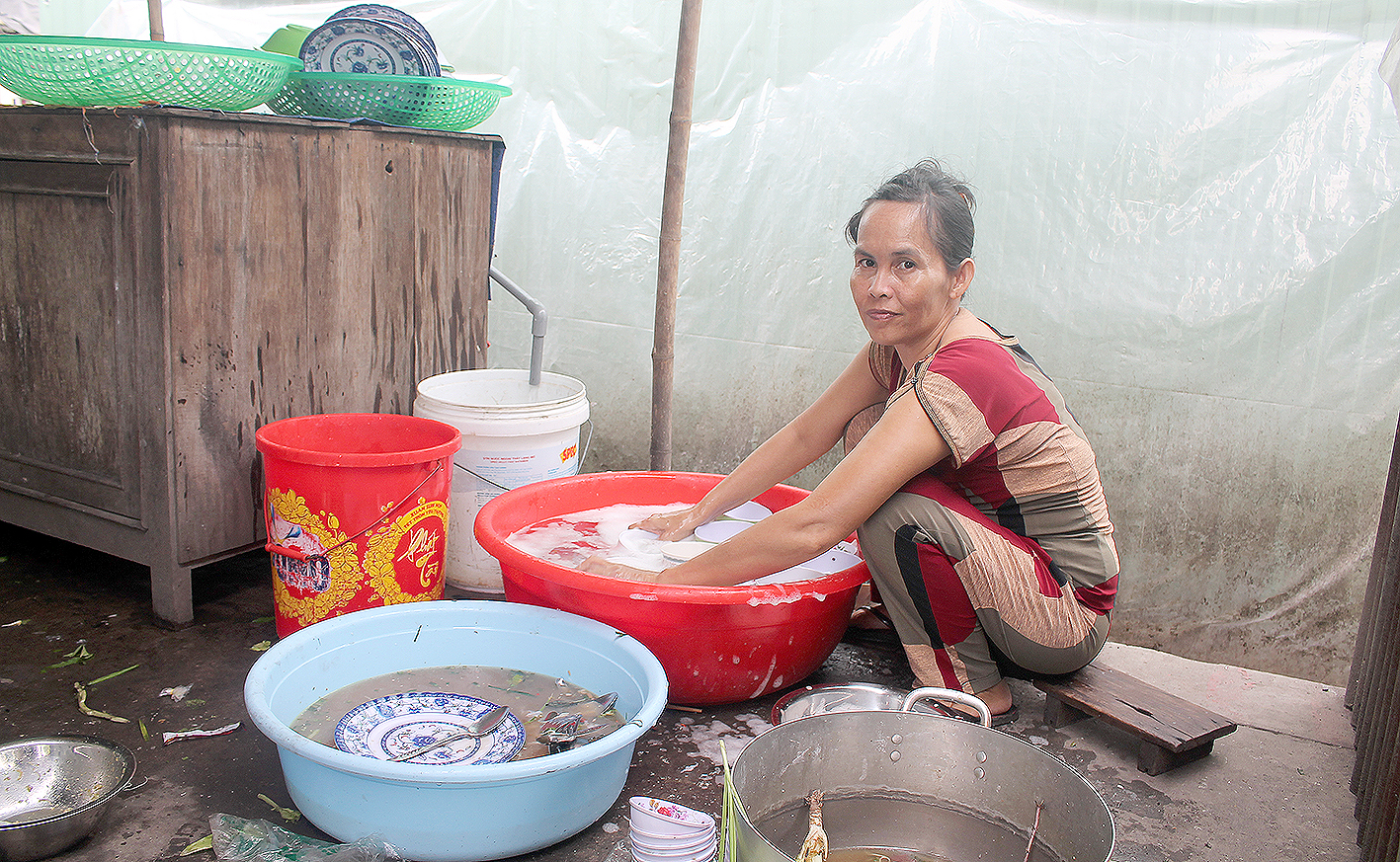 Bà Đỗ Thị Huyền ở chợ Thuận Hưng thuộc khu vực Tân Phú, phường Thuận Hưng đã được thay đổi nguồn cấp nước sạch.