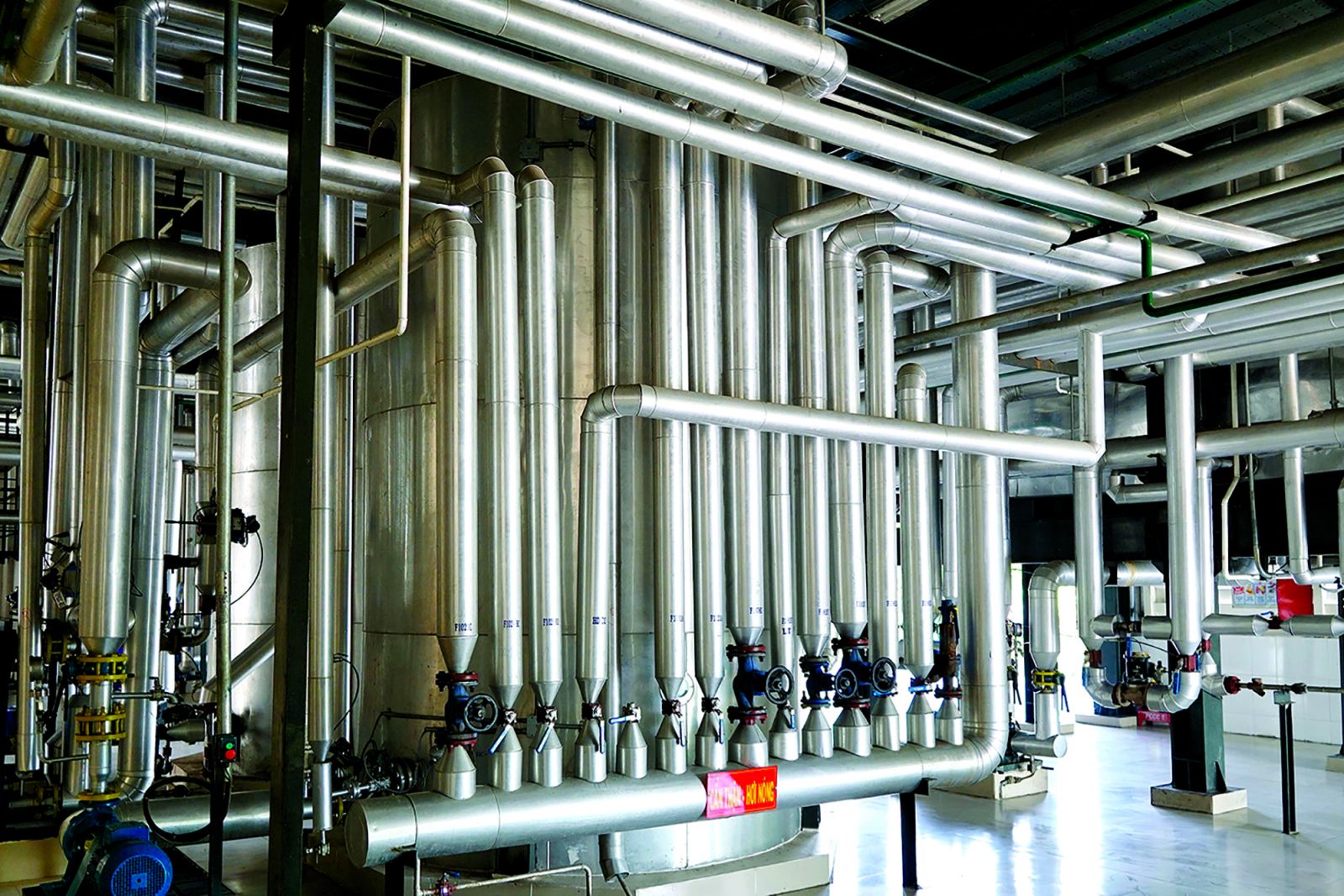 Thiết bị tinh luyện công nghệ hiện đại của nhà máy Dầu ăn cao cấp Ranee.