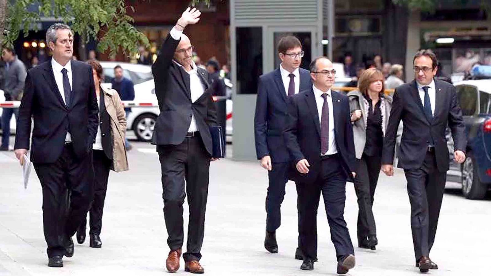 Các cựu quan chức Catalonia
hầu tòa
