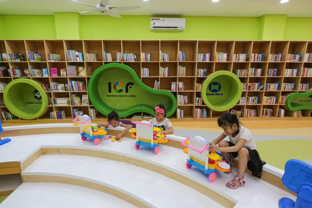 First "five-star" library for children opens in Vietnam
