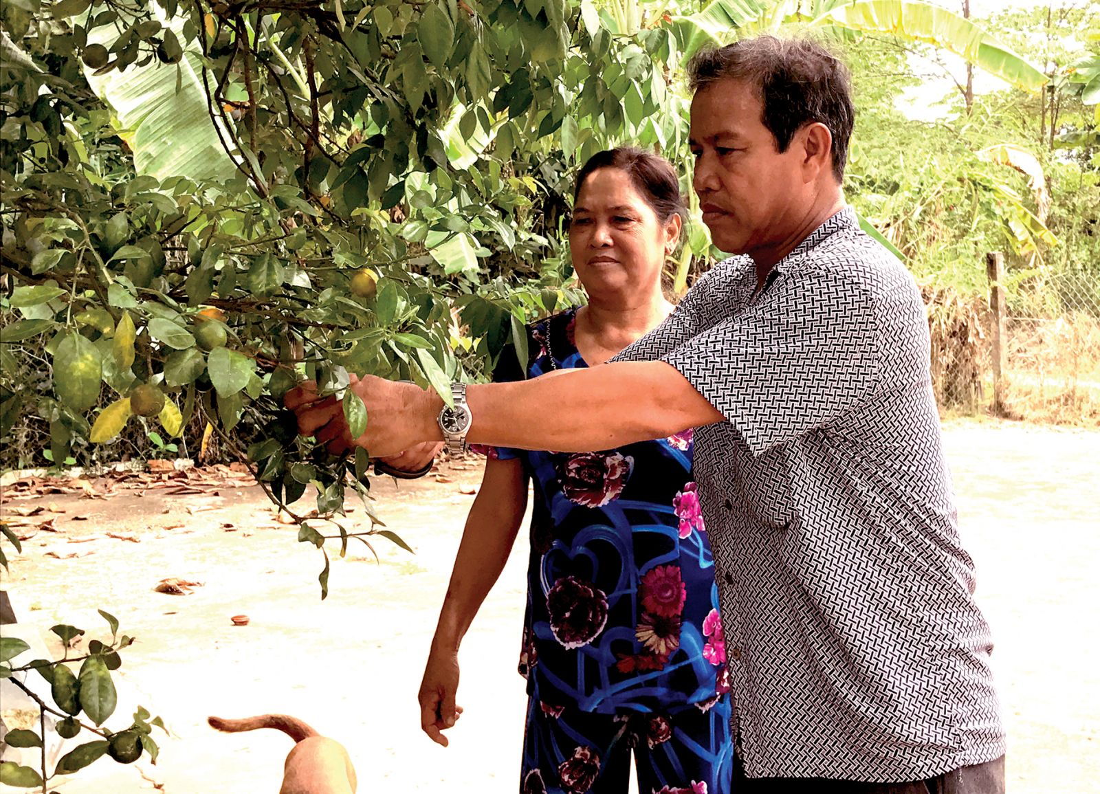 Muộn phiền để bên ngoài cánh cửa...
