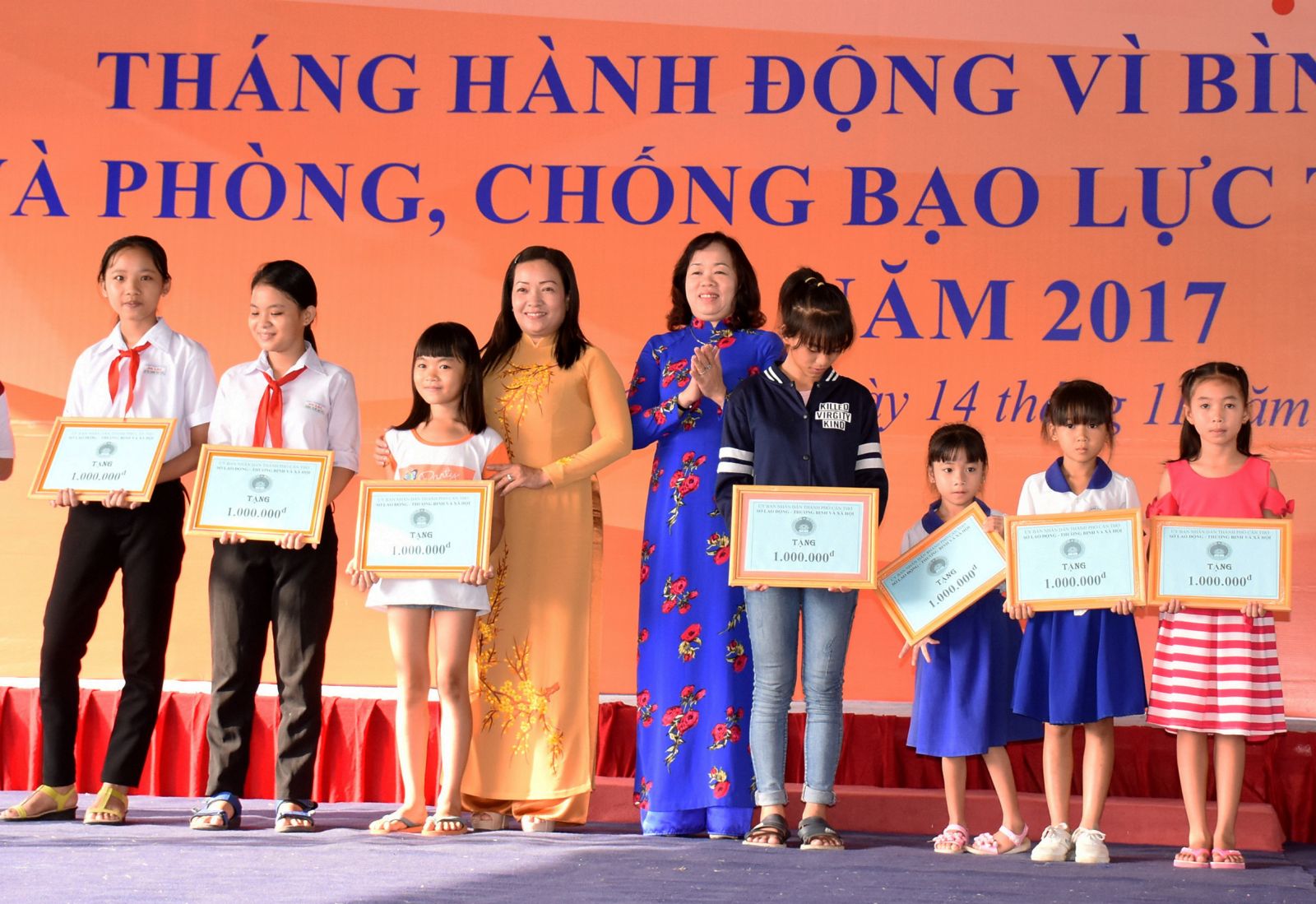 Chung tay chấm dứt bạo lực đối với
phụ nữ và trẻ em gái