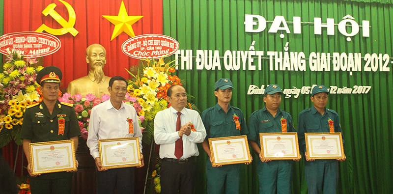 Thi đua hoàn thành
xuất sắc nhiệm vụ