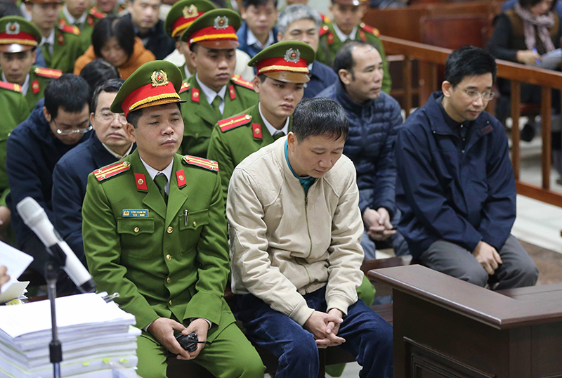 Bị cáo Trịnh Xuân Thanh và đồng phạm tại phiên tòa. Ảnh: DOÃN TẤN – TTXVN