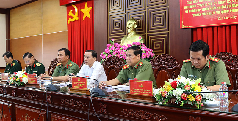 Chủ tịch UBND TP Cần Thơ Võ Thành Thống dự Hội nghị giao ban trực tuyến với lãnh đạo lực lượng công an - quân sự -  phòng cháy chữa cháy địa phương.