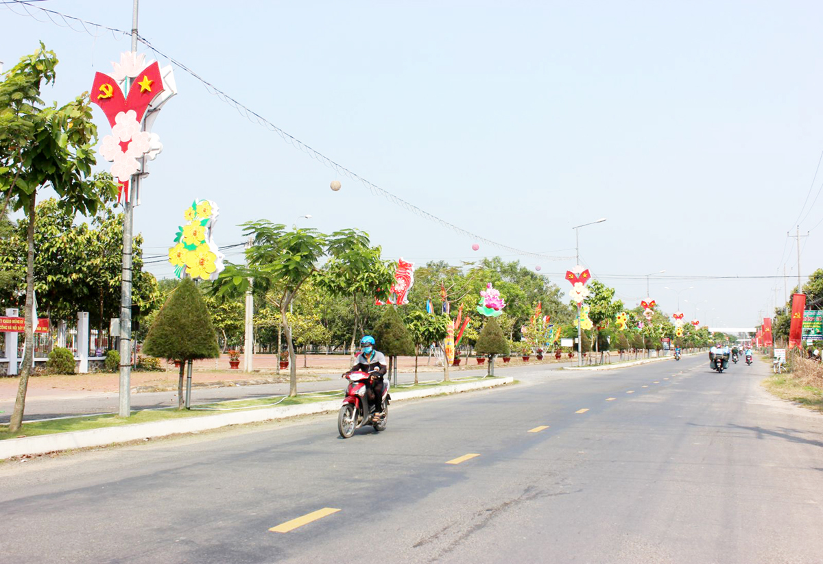 Ảnh 6: Đường phố trung tâm huyện Vĩnh Thạnh đẹp hơn.
