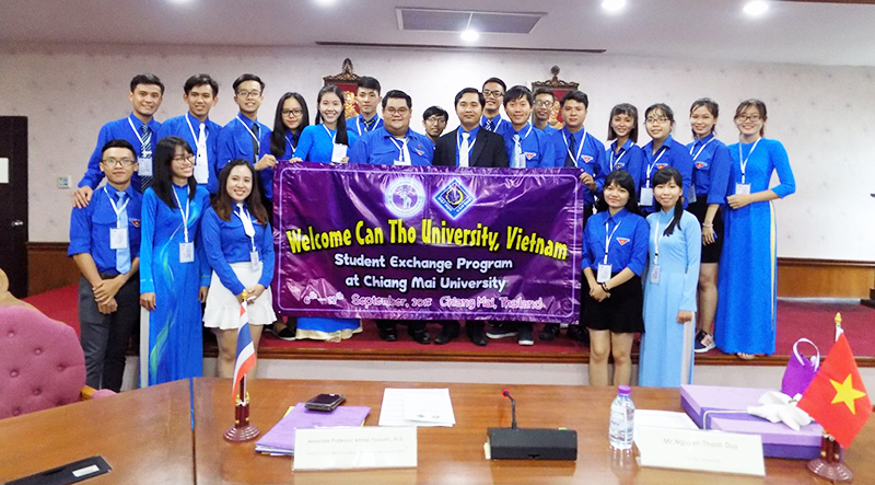 Ngày làm việc đầu tiên tại Đại học Chiang Mai (Thái Lan) trong chương trình trao đổi thủ lĩnh sinh viên của Đại học Cần Thơ vào tháng 10-2017. Ảnh: QUỐC CƯỜNG - ANH TUẤN
