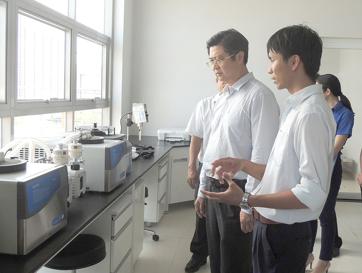 Vườn ươm Công nghệ Công nghiệp Việt Nam-Hàn Quốc được đầu tư đồng bộ trang thiết bị hiện đại đảm bảo hỗ trợ DN từ khâu tham gia ươm tạo ý tưởng, nghiên cứu, sản xuất thử nghiệm đến thương mại hóa sản phẩm.