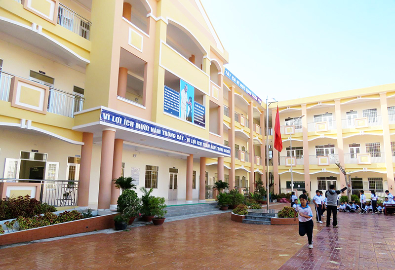 Xây dựng trường đạt chuẩn quốc gia, góp phần thực hiện hiệu quả PCGD, XMC. Trong ảnh: Một góc Trường THCS Hưng Phú, một trong những trường đạt chuẩn quốc gia của quận Cái Răng. Ảnh: B.KIÊN