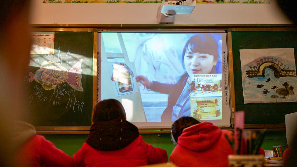 Một tiết học trực tuyến của học sinh nông thôn Trung Quốc. Ảnh: SCMP 