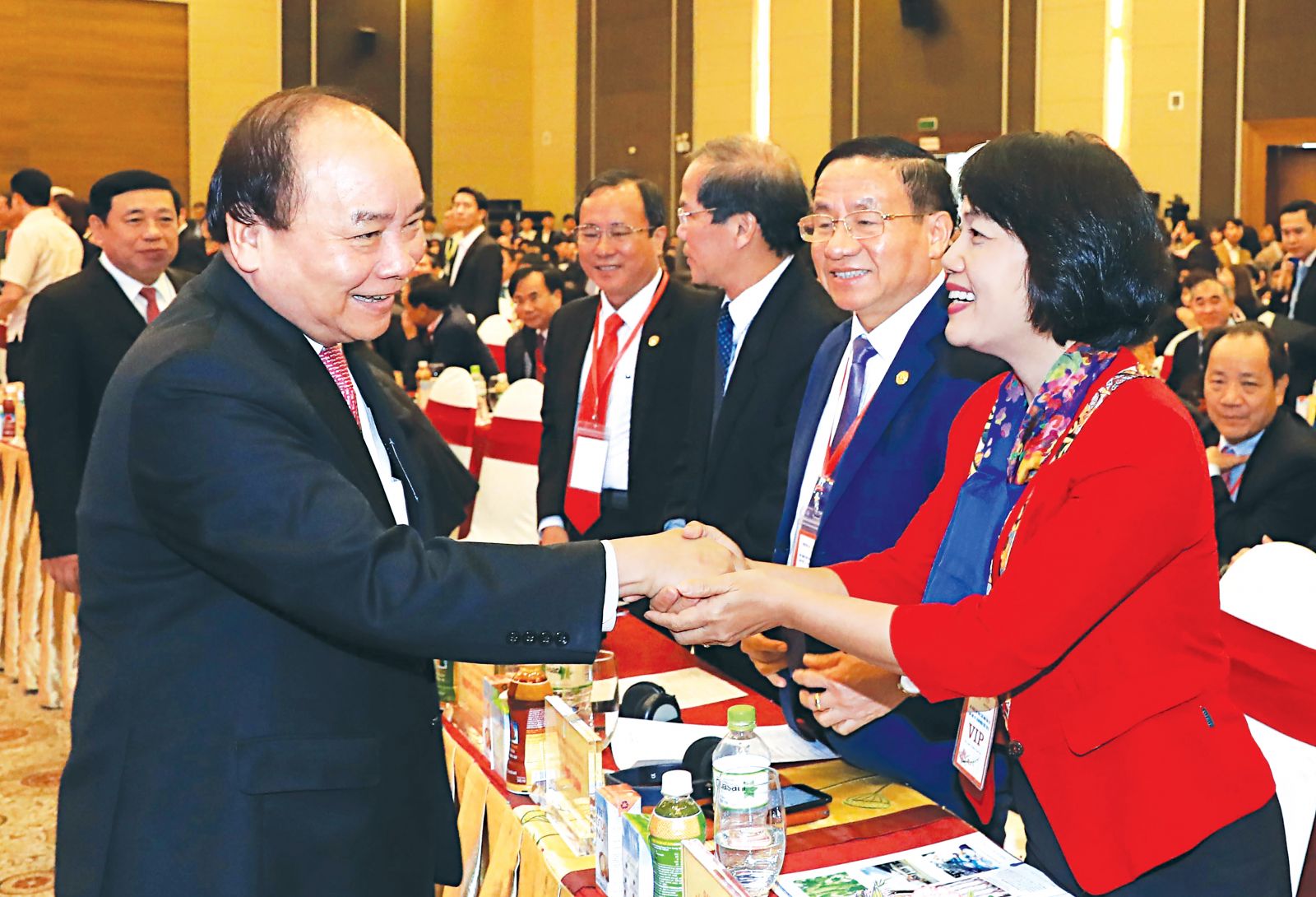 Thủ tướng Nguyễn Xuân Phúc với các đại biểu tham dự hội nghị. Ảnh: Thống Nhất-TTXVN