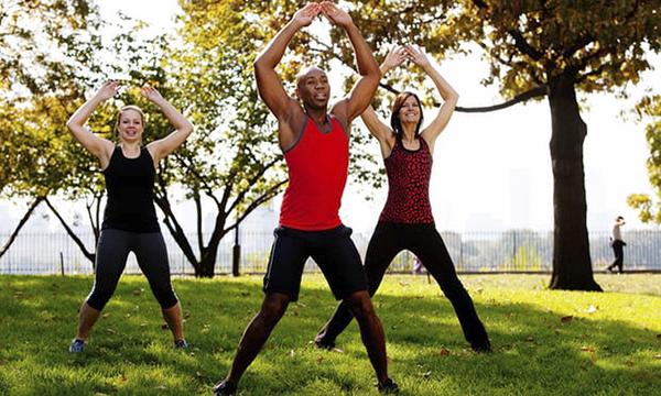Tập thể dục điều độ là một trong những cách giúp kiểm soát IBS. Ảnh: Guardian