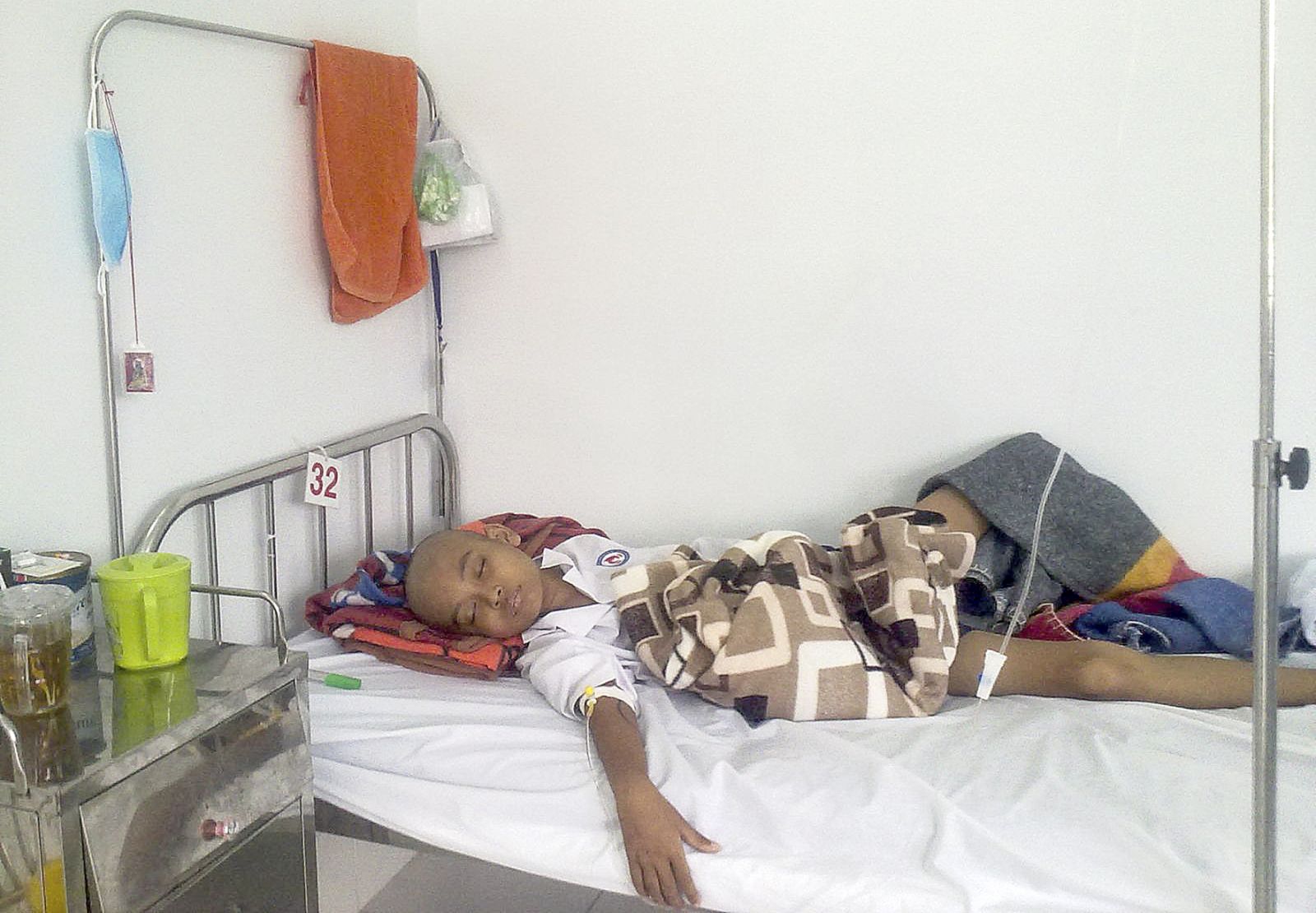 Thuận đang điều trị tại Bệnh viện Huyết học Truyền máu Cần Thơ. Ảnh: CHẤN HƯNG