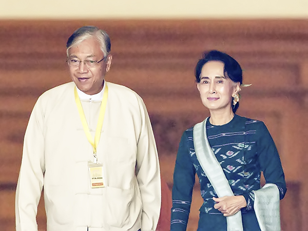 Tổng thống U Htin Kyaw và bà Aung San Suu Kyi. Ảnh: AP