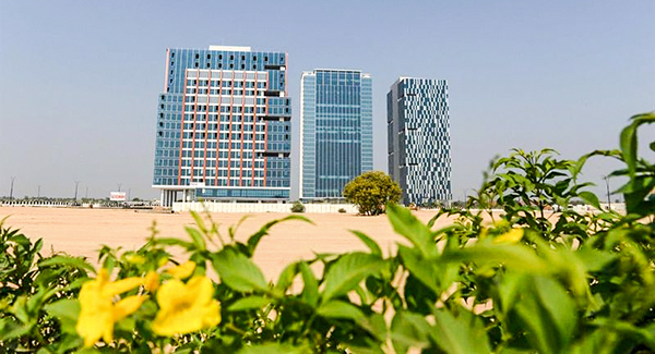 Ấn Độ muốn trở thành trung tâm tài chính 3 tòa cao ốc văn phòng tại GIFT. Ảnh: CNN