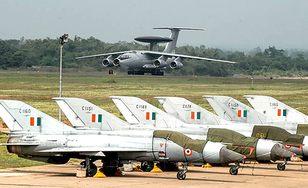 Những chiếc chiến đấu cơ MiG-21 gần “hết đát” của Không quân Ấn Độ. Ảnh: The Hindu