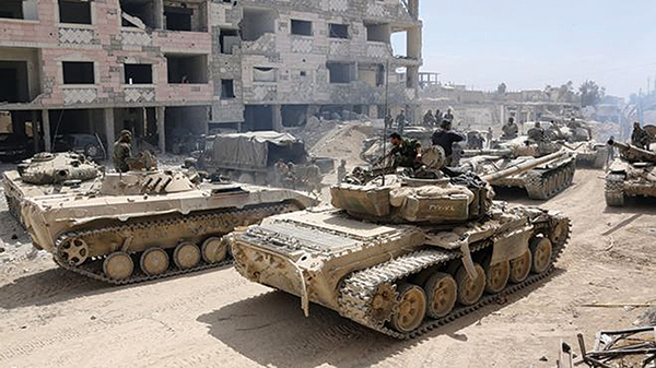 Binh sĩ Syria gần thị trấn Douma. Ảnh: Getty Images