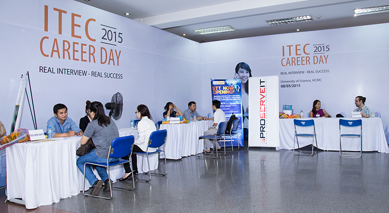 Các SV ITEC tham gia phỏng vấn trong ngày Career Day được tổ chức hàng năm
