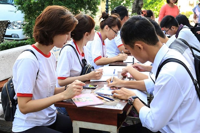 Sinh viên lớp 13BSM1 tổ chức buổi hiến máu nhân đạo tại khuôn viên trường