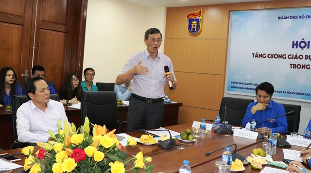 Tăng cường giáo dục lý tưởng cách mạng trong sinh viên