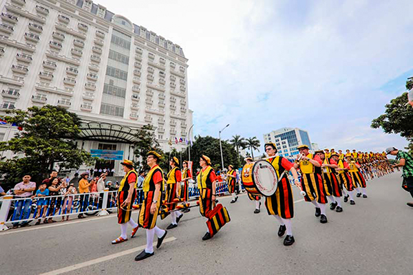 Các đoàn nghệ thuật trong và ngoài nước tham gia chương trình lễ hội đường phố tại Festival Huế 2018. Ảnh: http://huefestival.com
