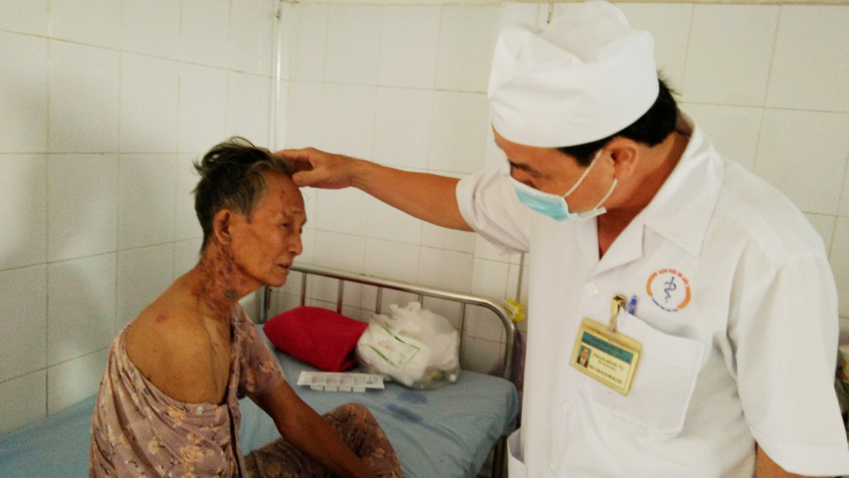 Nhầm thầy - lẫn thuốc: Tiền mất tật mang<br>Bài cuối: Đừng để muộn màng