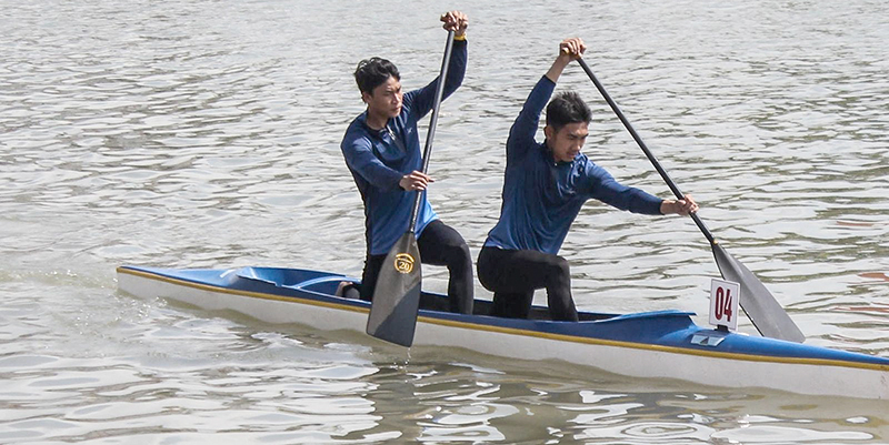 Canoeing Cần Thơ chỉ với 2 VĐV Bùi Thanh Phẩm (trái) và Lê Hoàng Quốc, vẫn đặt chỉ tiêu 2 HCV tại Đại hội TDTT toàn quốc lần thứ VIII năm 2018. Ảnh: XUÂN THANH