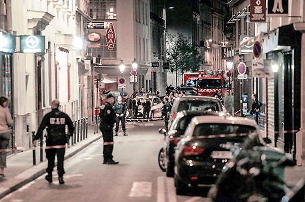 Cảnh sát phong tỏa hiện trường vụ tấn công tại Paris. Ảnh: AFP