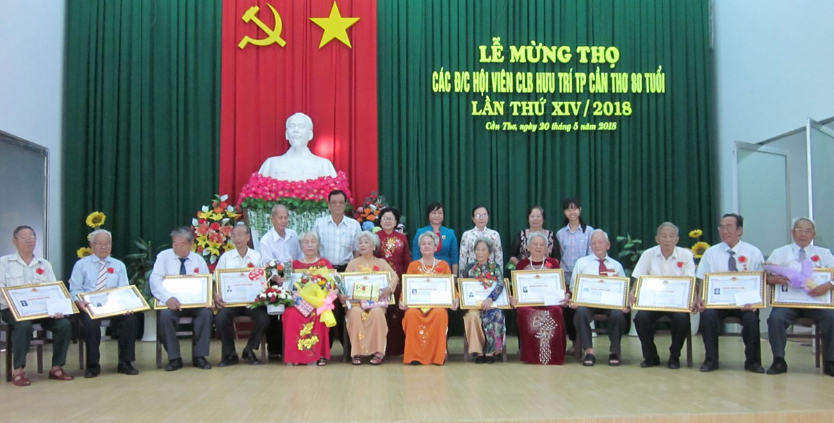 Mừng thọ 80 tuổi các hội viên Câu lạc bộ Hưu trí TP Cần Thơ