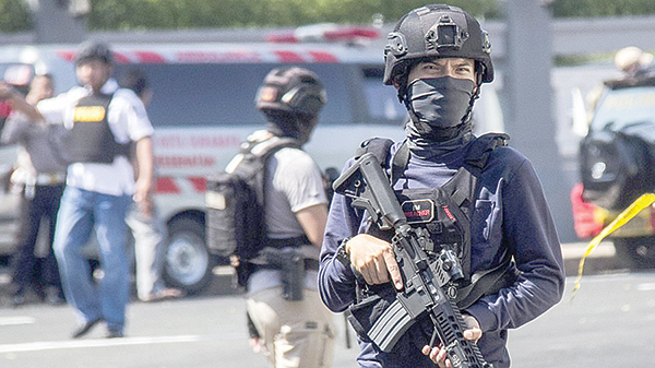 Cảnh sát Indonesia siết chặt an ninh sau vụ tấn công hồi tuần rồi. Ảnh: SCMP