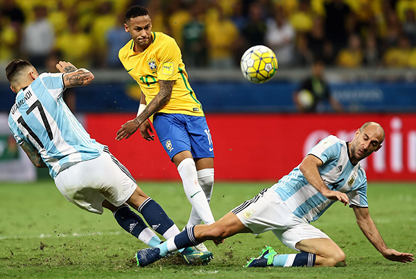 Neymar (giữa) là niềm kỳ vọng của tuyển Brazil tại World Cup năm nay. Ảnh: Getty