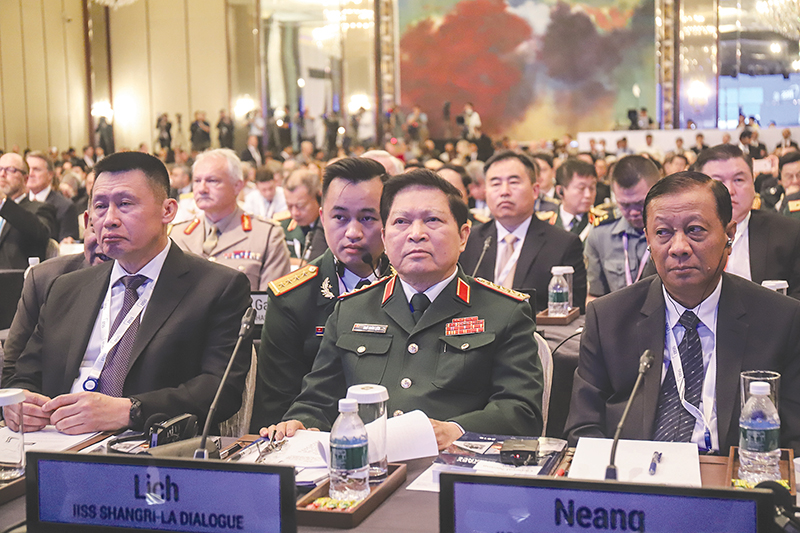Đại tướng, Bộ trưởng Bộ Quốc phòng Ngô Xuân Lịch tham dự phiên toàn thể  thứ nhất tại Đối thoại Shangri-La lần thứ 17.