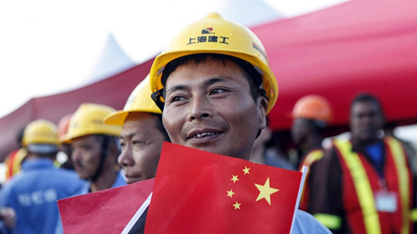 Công nhân làm việc tại một công trình xây dựng do Trung Quốc tài trợ ở châu Phi. Ảnh: SCMP