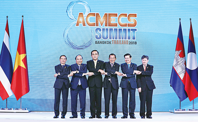 Thủ tướng Nguyễn Xuân Phúc (thứ hai từ trái sang) và các trưởng đoàn tại Lễ khai mạc. Ảnh: THỐNG NHẤT - TTXVN