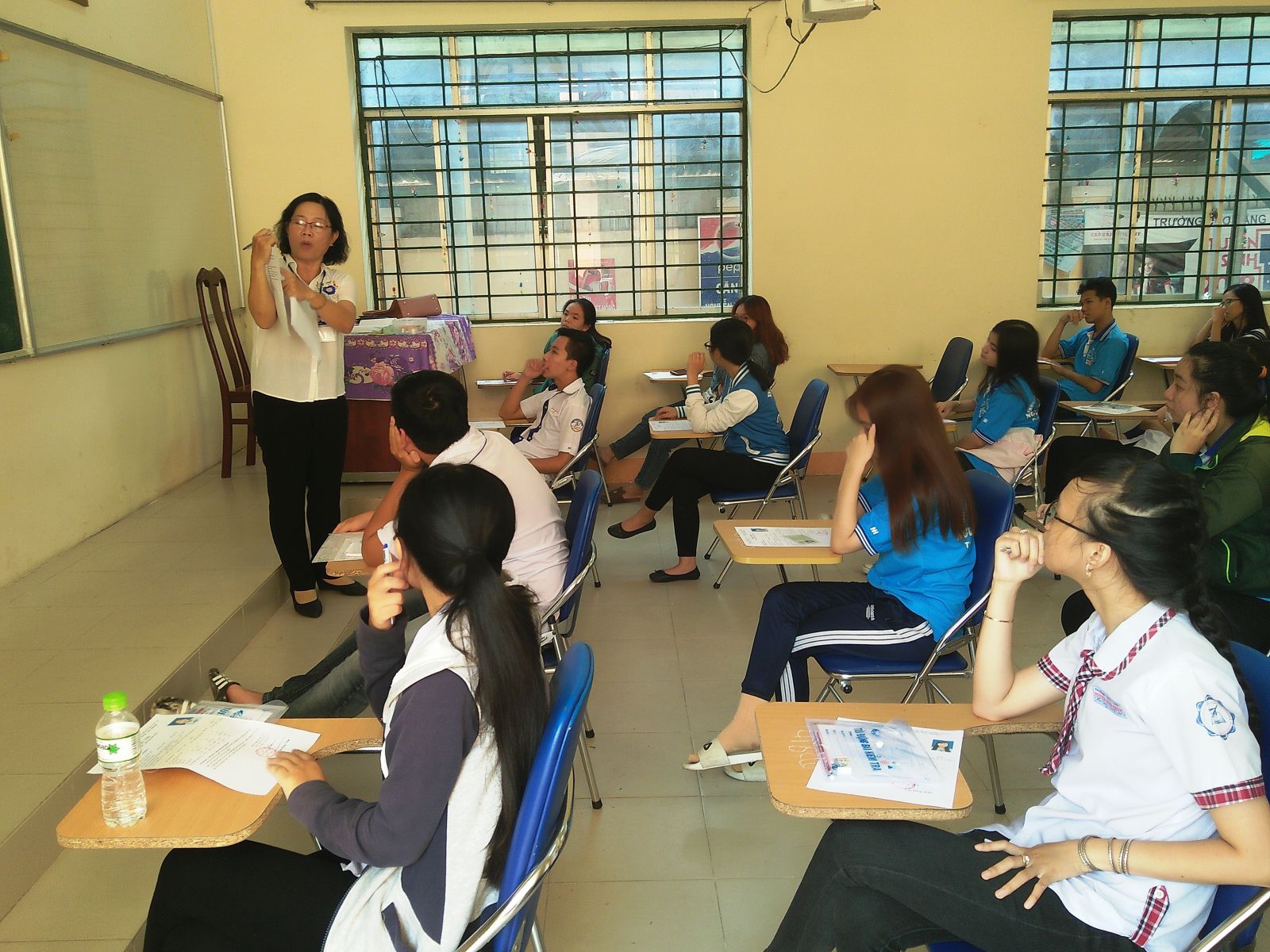 Gần 13.000 thí sinh ở TP Cần Thơ đến các điểm thi làm thủ tục