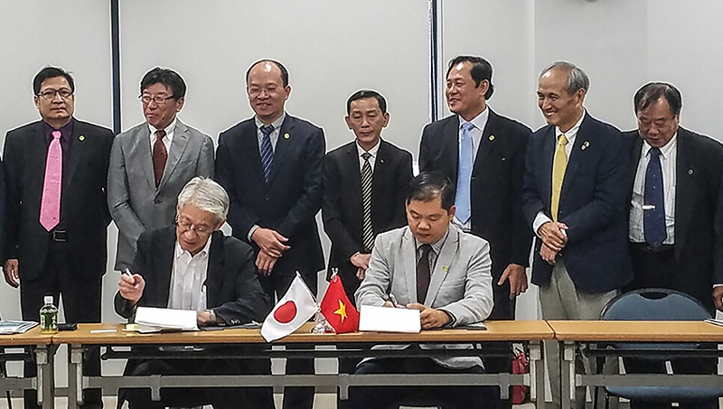 Lễ ký kết biên bản ghi nhớ hợp tác giữa TP Cần Thơ và Công ty Nippon Koei. Ảnh: MINH THÙY