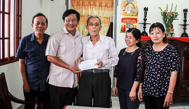 Đoàn đến thăm gia đình ông Phạm Quang Trình (ngụ tại phường Thới An Đông, quận Bình Thủy).