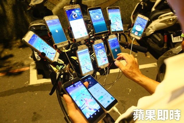 Chuyên gia săn Pokemon tuổi 70 gây sốc cộng đồng mạng