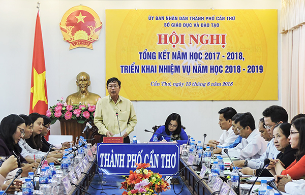 Ông Lê Văn Tâm phát biểu chỉ đạo tại cuộc họp trực tuyến Tổng kết năm học 2017-2018.