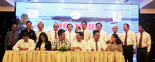 Các doanh nghiệp của TP Cần Thơ và tỉnh Phú Yên kí kết hợp tác.