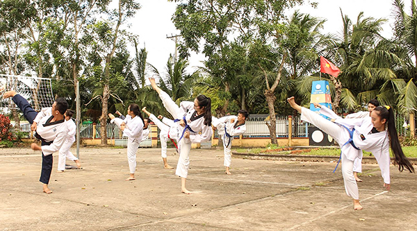 Đoàn viên thanh niên tham gia CLB Taekwondo do Xã đoàn Xuân Thắng tổ chức. Ảnh: PHẠM TRUNG