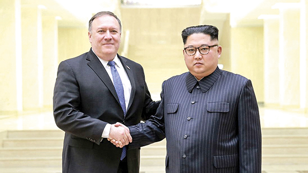 Ngoại trưởng Mỹ Pompeo (trái) trong cuộc gặp trước đây với lãnh đạo Triều Tiên. Ảnh: Sky News