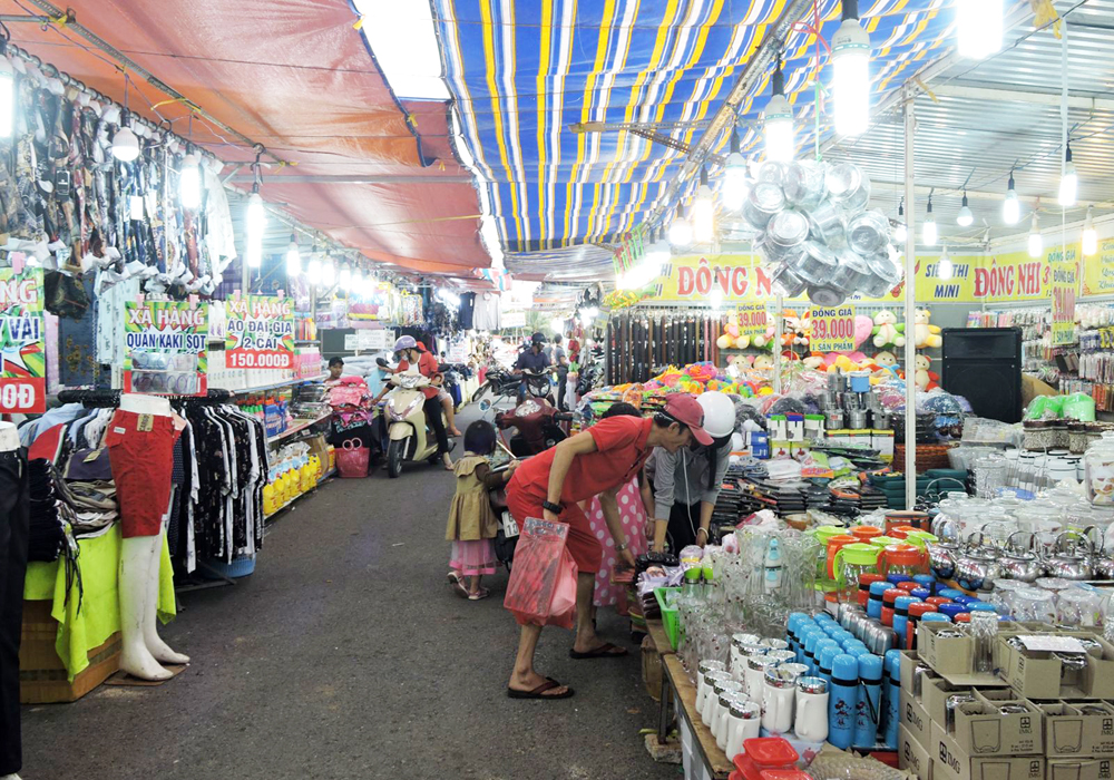 Theo chân hội chợ