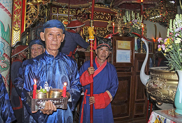Lễ thỉnh Sắc Thần tại Đình Vĩnh Trinh. Ảnh: ĐĂNG HUỲNH
