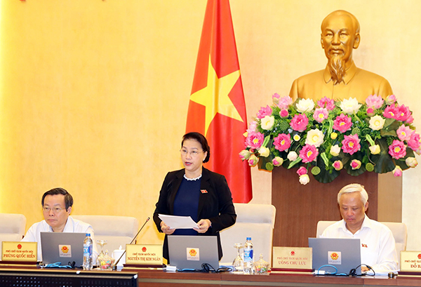 Chủ tịch Quốc hội Nguyễn Thị Kim Ngân chủ trì phiên họp. Ảnh: TRỌNG ĐỨC (TTXVN)