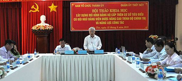 Đồng chí Mai Thanh Dân, Ủy viên Ban Thường vụ, Trưởng Ban Tổ chức Thành ủy phát biểu tại hội thảo.