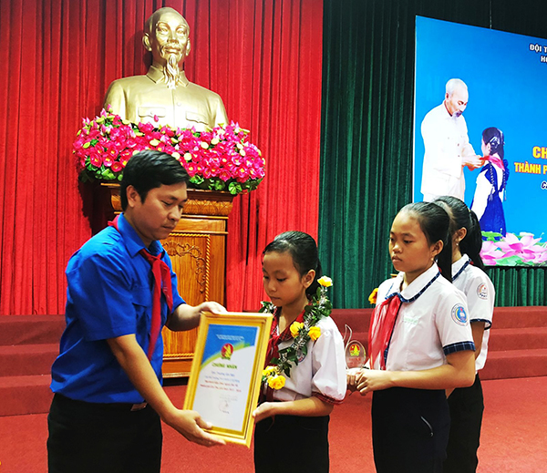 Cháu ngoan Bác Hồ