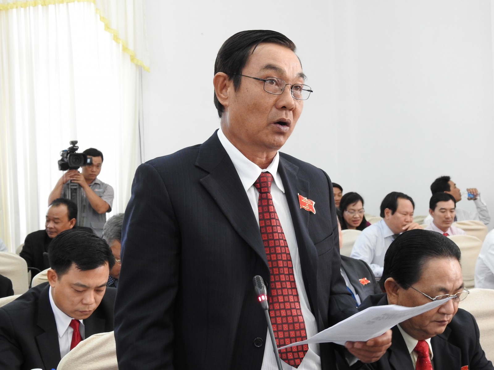 Chất vấn giám đốc các sở ngành về công tác quản lý