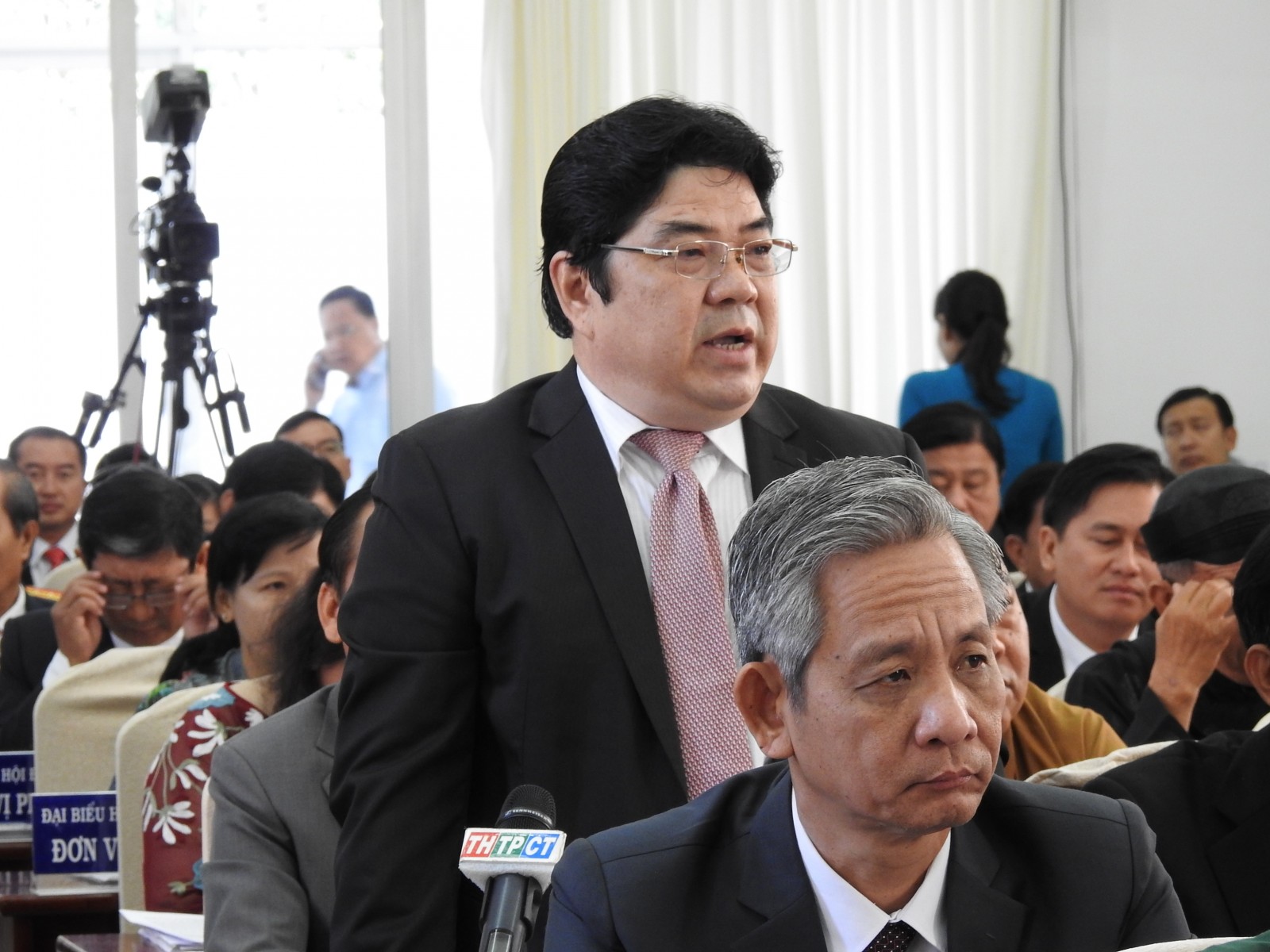 Chất vấn giám đốc các sở ngành về công tác quản lý