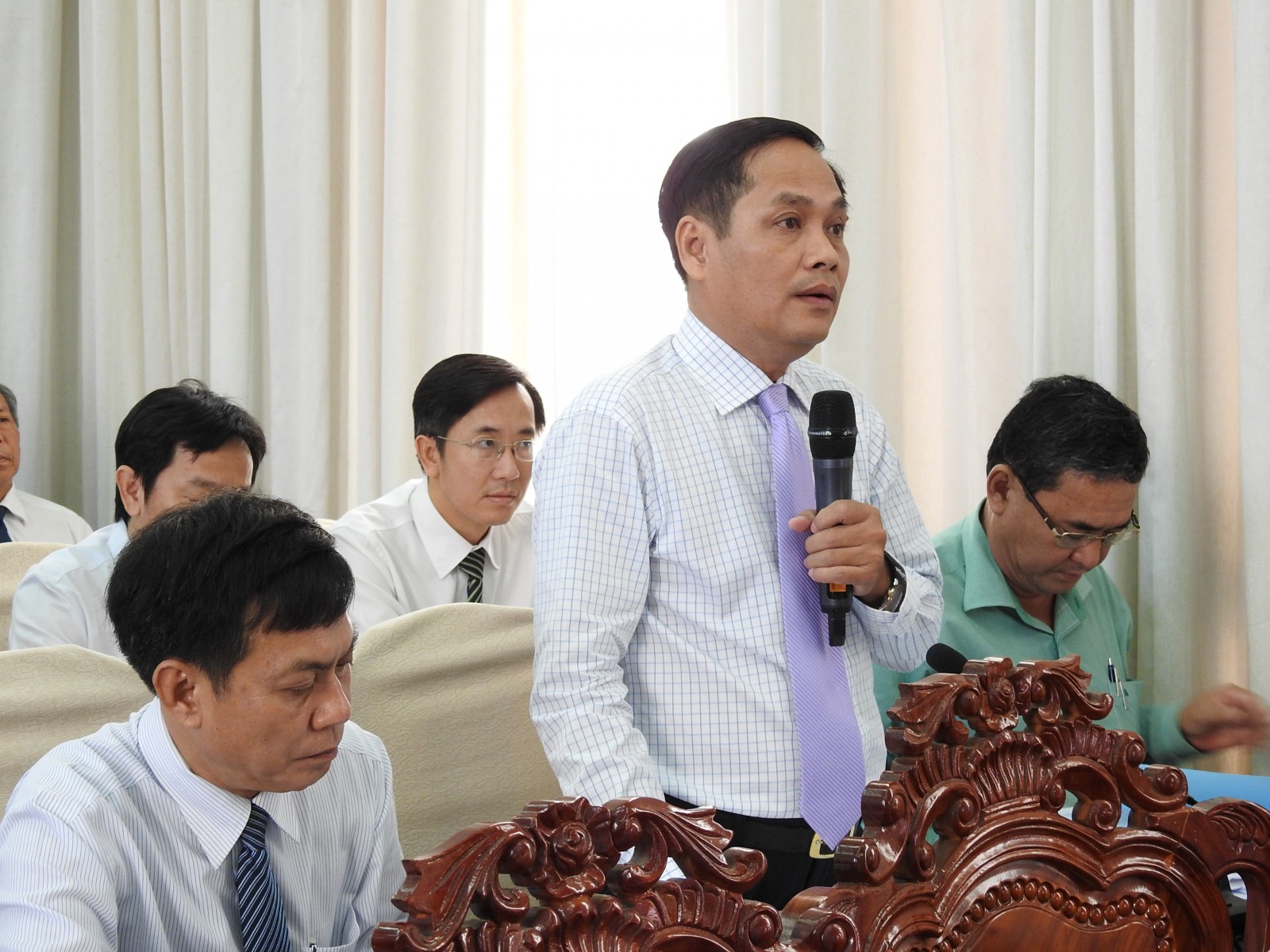 Chất vấn giám đốc các sở ngành về công tác quản lý